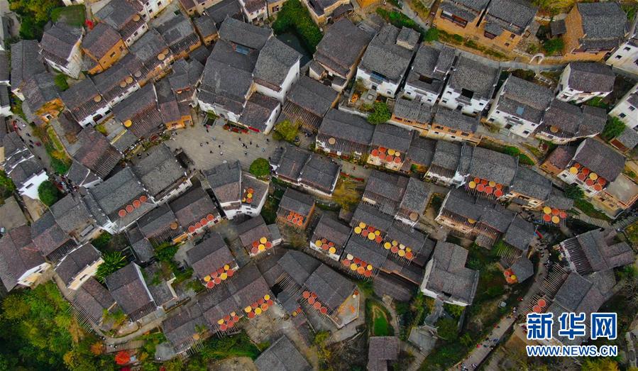 （圖文互動）（1）鄉(xiāng)村攝影師、鄉(xiāng)村&ldquo;模特&rdquo;、民宿店主&mdash;&mdash;鄉(xiāng)村旅游推動婺源農(nóng)民生活方式發(fā)生新變化