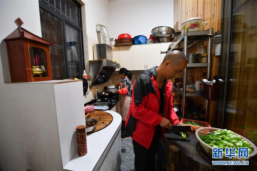 （圖文互動）（8）鄉(xiāng)村攝影師、鄉(xiāng)村&ldquo;模特&rdquo;、民宿店主&mdash;&mdash;鄉(xiāng)村旅游推動婺源農(nóng)民生活方式發(fā)生新變化