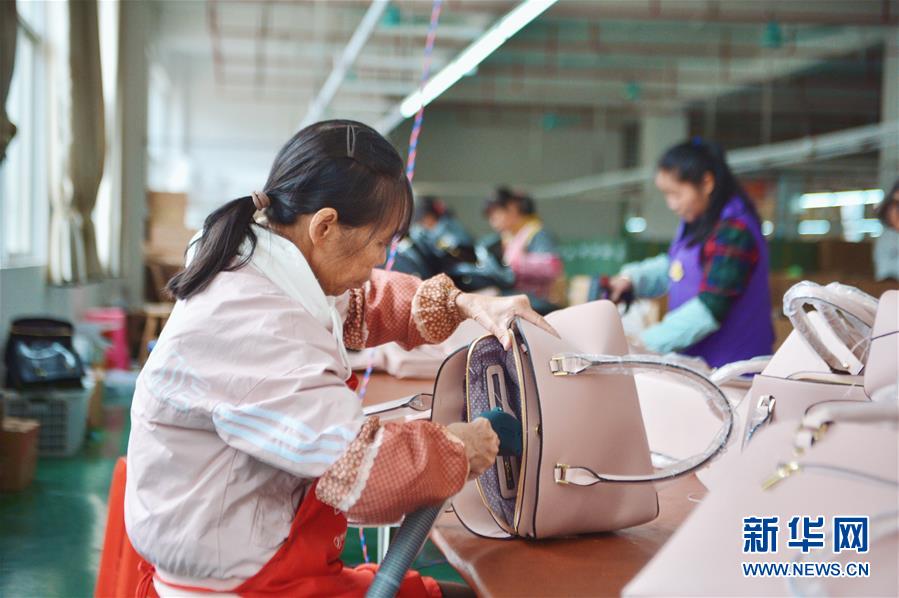 （圖文互動(dòng)）（3）人回鄉(xiāng)、錢回流、企回遷&mdash;&mdash;一個(gè)大石山區(qū)貧困縣的返鄉(xiāng)創(chuàng)業(yè)故事 