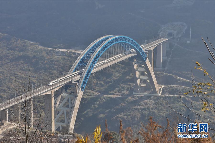 （新華全媒頭條&middot;圖文互動(dòng)）（1）烏蒙歡歌高鐵來(lái)&mdash;&mdash;寫(xiě)在成貴高鐵通車之際