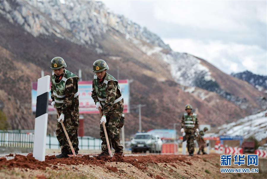 （新華全媒頭條&middot;圖文互動(dòng)）（12）格桑花開(kāi)滿天路&mdash;&mdash;寫在川藏公路通車65周年之際