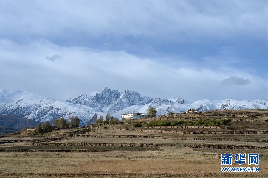 （新華全媒頭條&middot;圖文互動(dòng)）（14）格?；ㄩ_(kāi)滿天路&mdash;&mdash;寫在川藏公路通車65周年之際