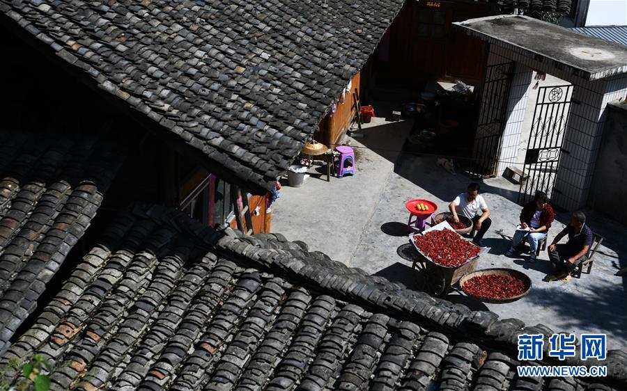 （新華全媒頭條&middot;圖文互動）（3）干部去哪兒了？&mdash;&mdash;貴州干部大規(guī)模下沉脫貧攻堅一線紀實