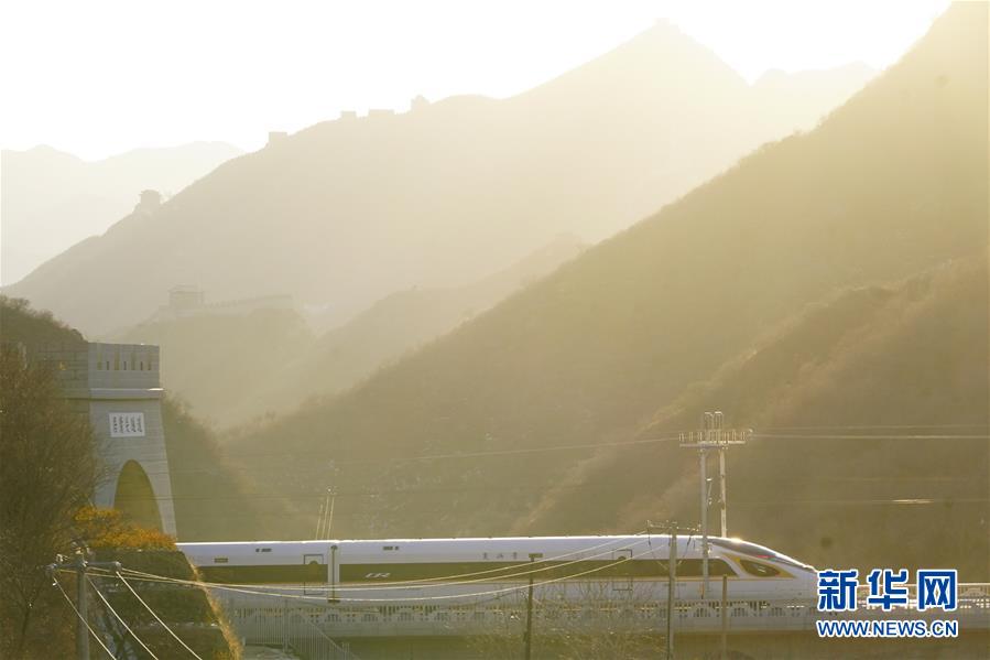 （新華全媒頭條&middot;圖文互動(dòng)）（11）百年跨越，逐夢(mèng)京張&mdash;&mdash;寫(xiě)在京張高鐵開(kāi)通暨中國(guó)高鐵突破3.5萬(wàn)公里之際