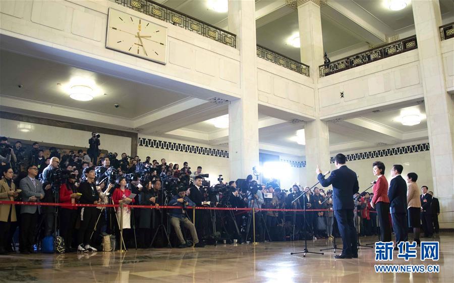 （兩會(huì)&middot;面對(duì)面）（14）全國政協(xié)委員接受采訪