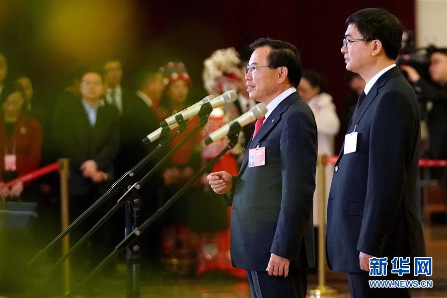 （兩會&middot;面對面）（14）全國人大代表接受采訪