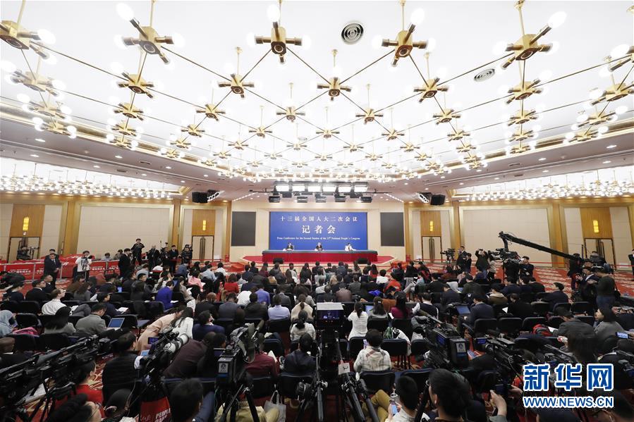 （兩會(huì)&middot;XHDW）（1）國務(wù)院扶貧辦主任劉永富就&ldquo;攻堅(jiān)克難&mdash;&mdash;堅(jiān)決打贏脫貧攻堅(jiān)戰(zhàn)&rdquo;答記者問