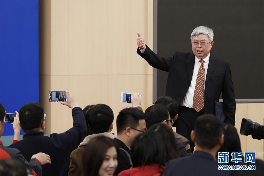 （兩會&middot;XHDW）（6）國務(wù)院扶貧辦主任劉永富就&ldquo;攻堅克難&mdash;&mdash;堅決打贏脫貧攻堅戰(zhàn)&rdquo;答記者問