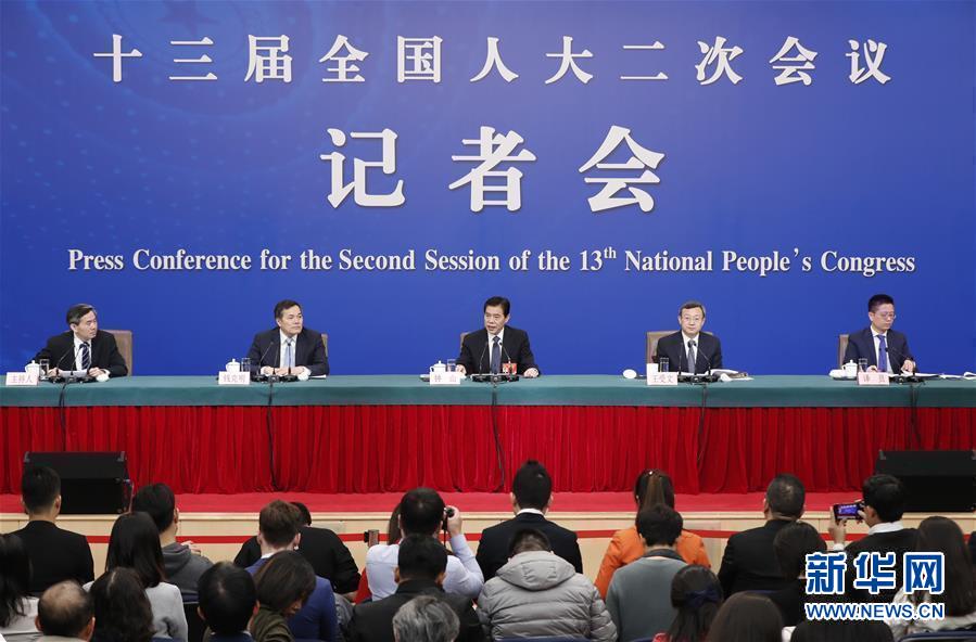 （兩會&middot;XHDW）（1）商務(wù)部部長鐘山等就&ldquo;促進形成強大國內(nèi)市場 推動全方位對外開放&rdquo;答記者問