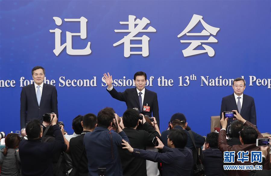（兩會&middot;XHDW）（2）商務(wù)部部長鐘山等就&ldquo;促進(jìn)形成強(qiáng)大國內(nèi)市場 推動全方位對外開放&rdquo;答記者問