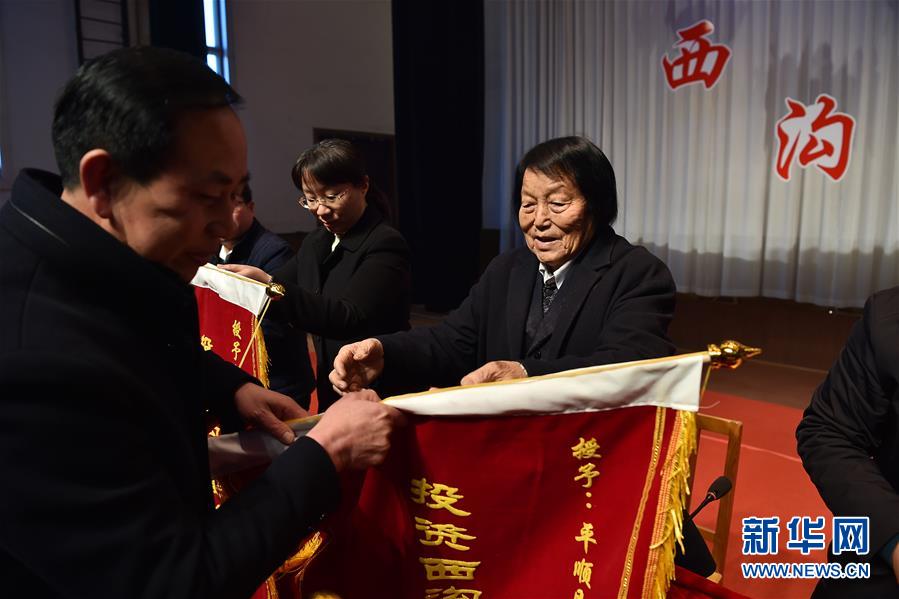 （新華全媒頭條&middot;兩會特別報道&middot;圖文互動）（4）向著夢想的接力&mdash;&mdash;&ldquo;90歲&rdquo;與&ldquo;95后&rdquo;代表的&ldquo;對話&rdquo;