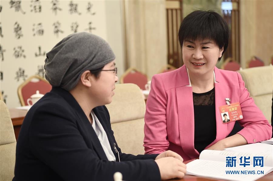 （兩會&middot;圖片故事）（4）全國人大代表馬恒燕：讓城鄉(xiāng)學(xué)生共享&ldquo;互聯(lián)網(wǎng)+教育&rdquo;優(yōu)質(zhì)資源