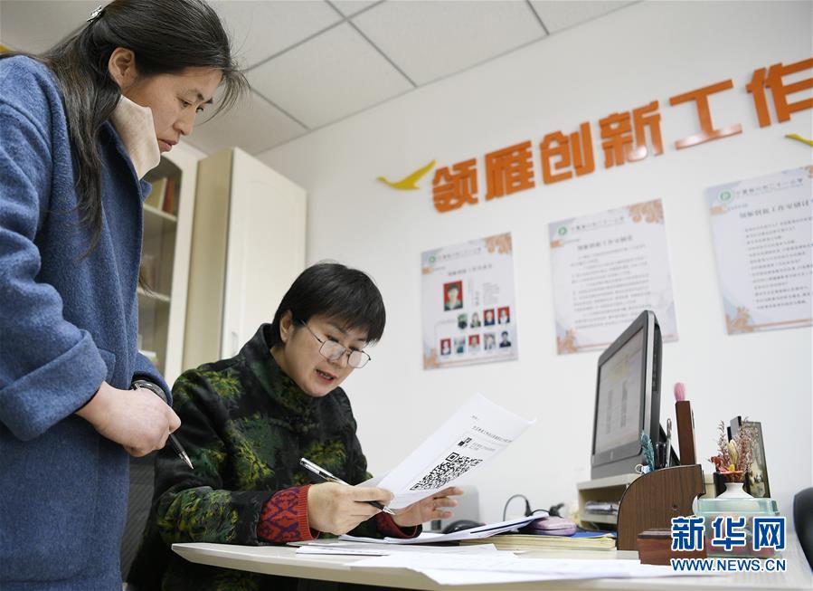 （兩會&middot;圖片故事）（9）全國人大代表馬恒燕：讓城鄉(xiāng)學(xué)生共享&ldquo;互聯(lián)網(wǎng)+教育&rdquo;優(yōu)質(zhì)資源