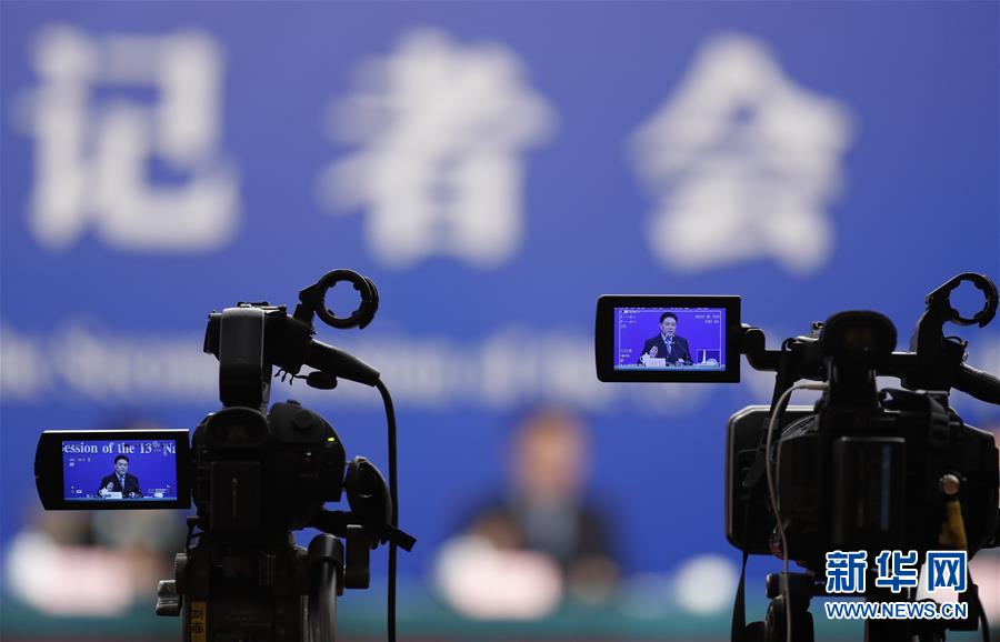 （兩會(huì)&middot;XHDW）（14）最高人民法院審判委員會(huì)副部級(jí)專職委員劉貴祥等就&ldquo;攻堅(jiān)&lsquo;基本解決執(zhí)行難&rsquo;&rdquo;答記者問(wèn)