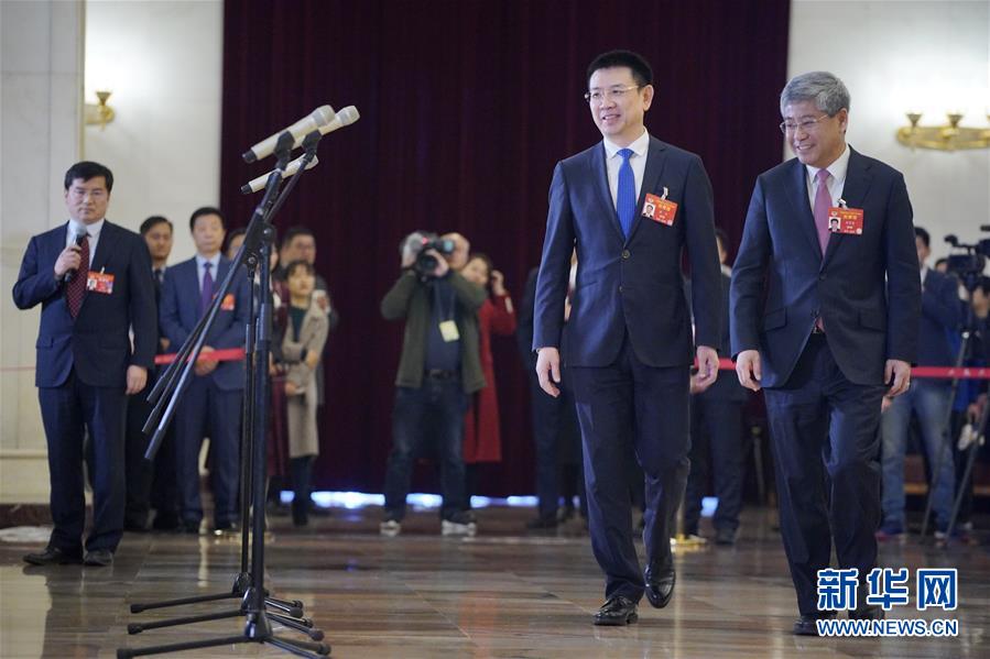 （兩會&middot;面對面&middot;XHDW）（1）全國政協(xié)委員接受采訪