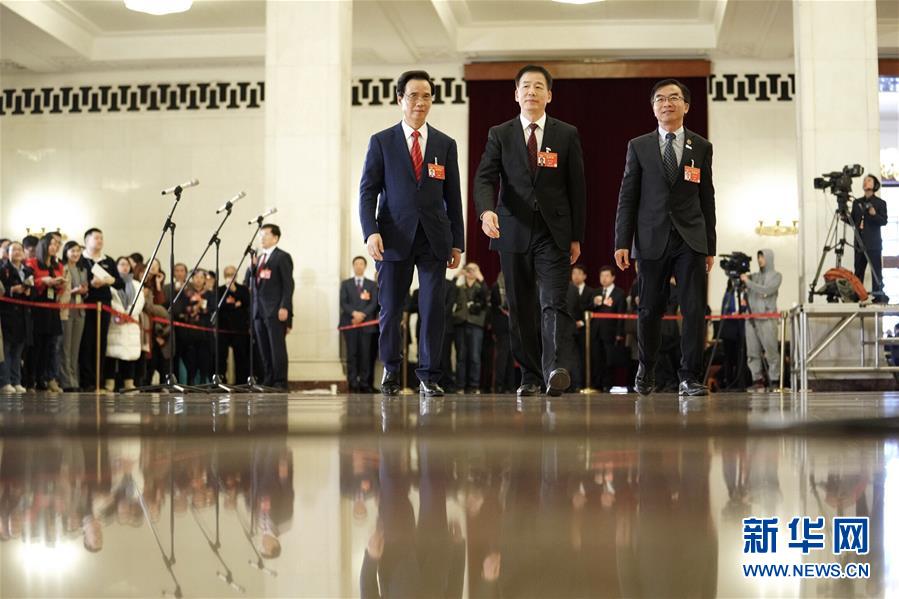 （兩會&middot;面對面&middot;XHDW）（23）全國政協(xié)委員接受采訪