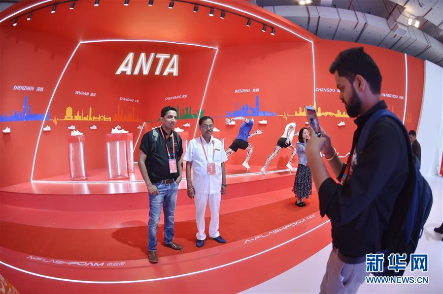 （新華全媒頭條&middot;圖文互動(dòng)）（9）上下同心再出發(fā)&mdash;&mdash;習(xí)近平總書記同出席2019年全國兩會(huì)人大代表、政協(xié)委員共商國是紀(jì)實(shí)