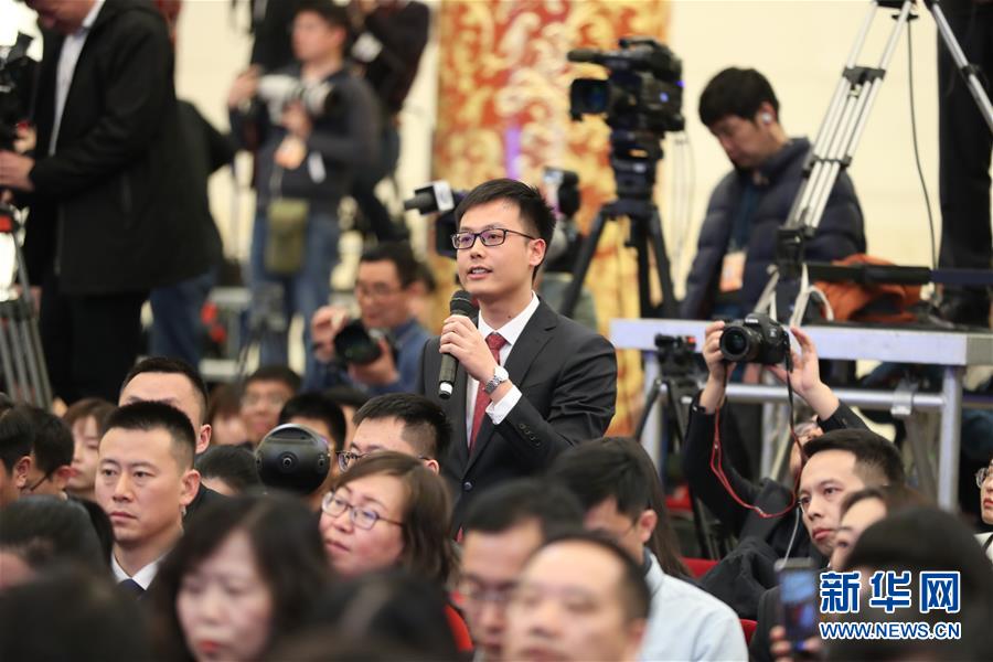 （兩會(huì)&middot;XHDW）（24）李克強(qiáng)總理會(huì)見(jiàn)中外記者