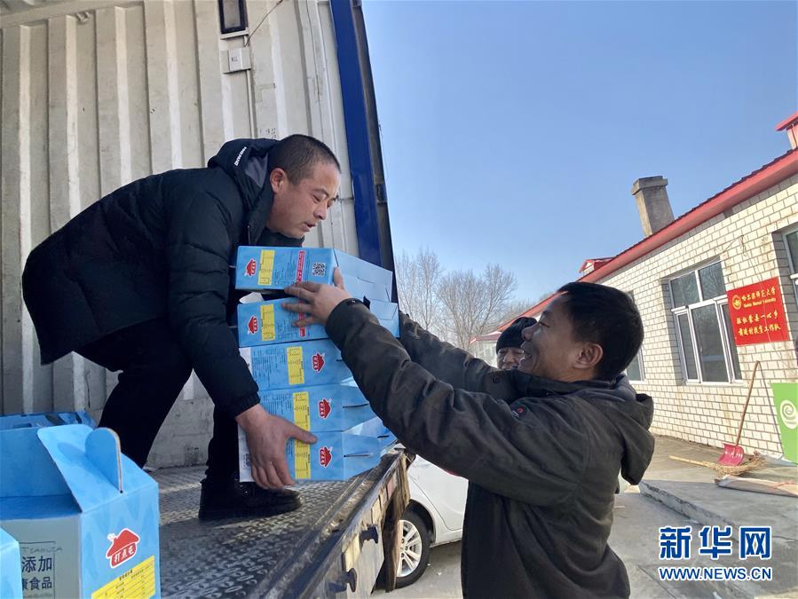 （在習近平新時代中國特色社會主義思想指引下&mdash;&mdash;新時代新作為新篇章&middot;總書記關切脫貧事&middot;決勝貧困&middot;圖文互動）（2）讓一方水土&ldquo;富養(yǎng)&rdquo;一方人&mdash;&mdash;扶貧特色產(chǎn)業(yè)惠及千家萬戶