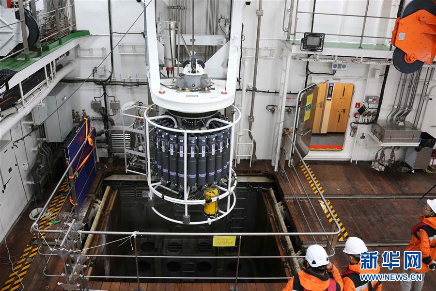 (“雪龍”探南極·圖文互動)(4)中國南極考察隊順利完成宇航員海綜合科考