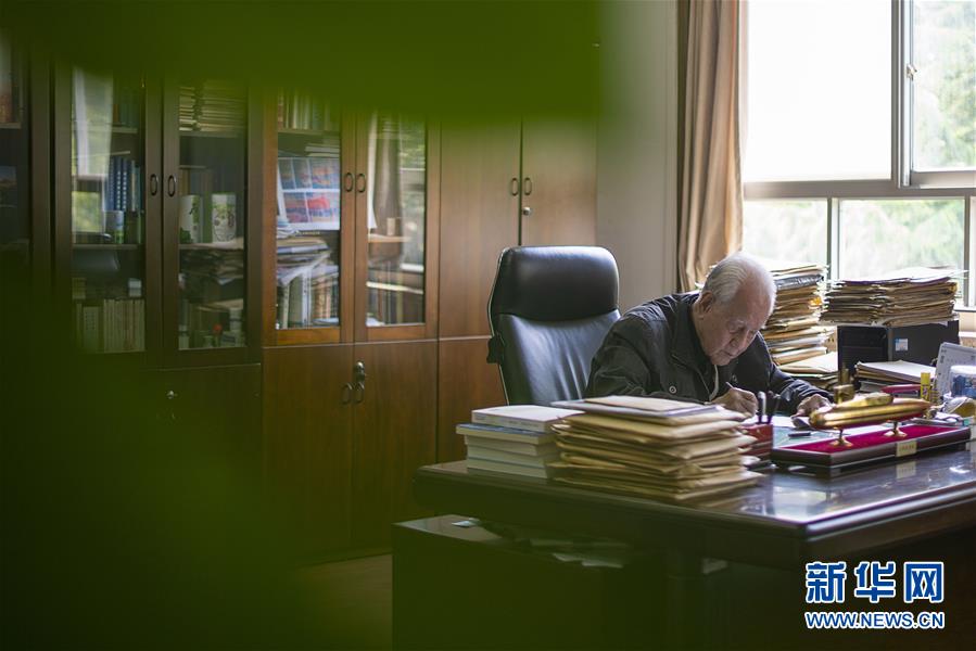 （今日關(guān)注&middot;科技獎勵大會&middot;圖文互動）（5）此生屬于祖國，此生無怨無悔&mdash;&mdash;隱身30年的中國核潛艇先驅(qū)黃旭華