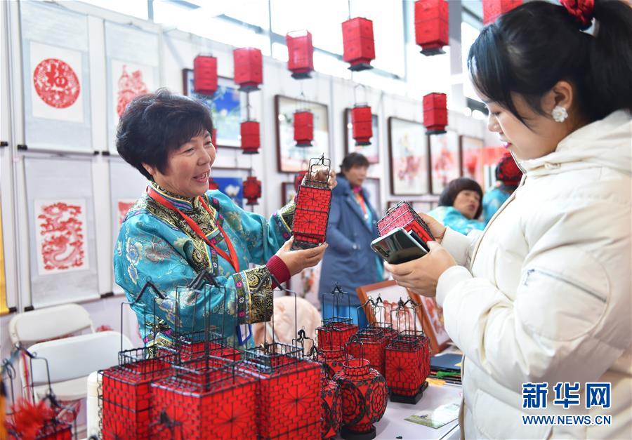 (新春走基層·圖文互動)(2)年貨有“土味兒” 更有“人情味兒”——北京消費扶貧雙創(chuàng)中心見聞