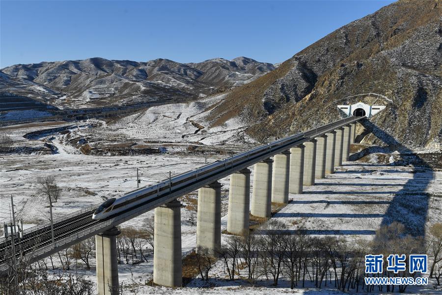 (新華全媒頭條·圖文互動)(4)草原高鐵乘風(fēng)來 北疆唱響新“贊歌”