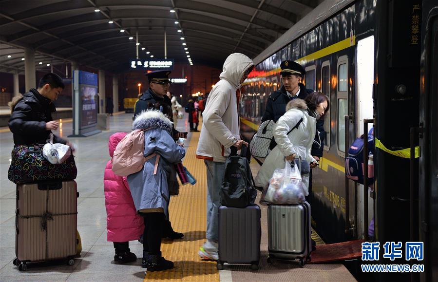 （新春走基層&middot;圖文互動）（1）33小時的回家故事