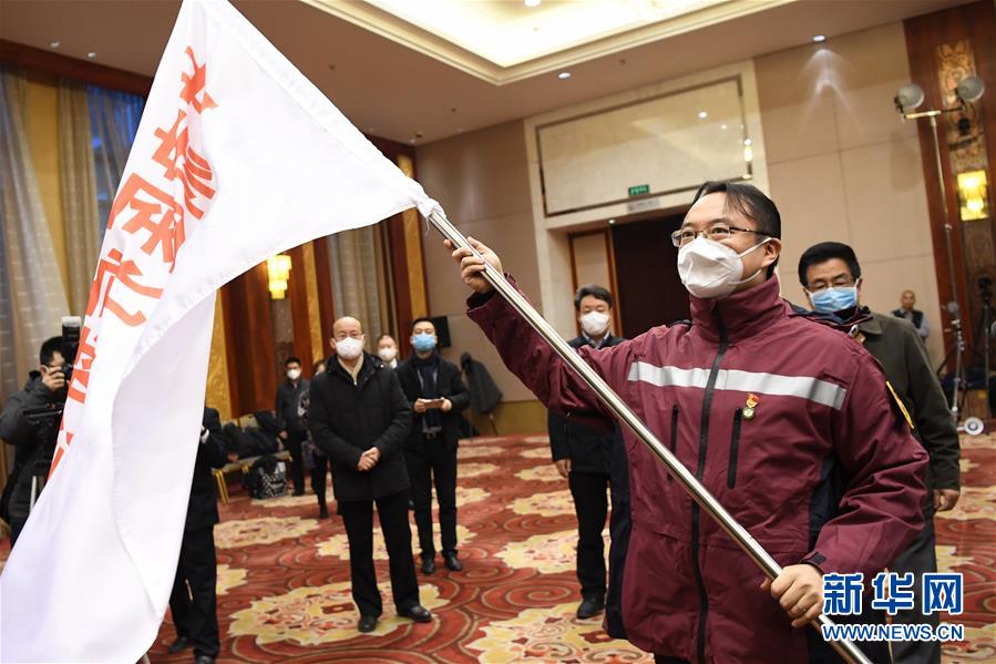 （新華全媒頭條&middot;圖文互動）（3）黨旗，高高飄揚(yáng)在防控疫情斗爭第一線&mdash;&mdash;各級黨組織和廣大黨員干部投身疫情防控阻擊戰(zhàn)紀(jì)實(shí)