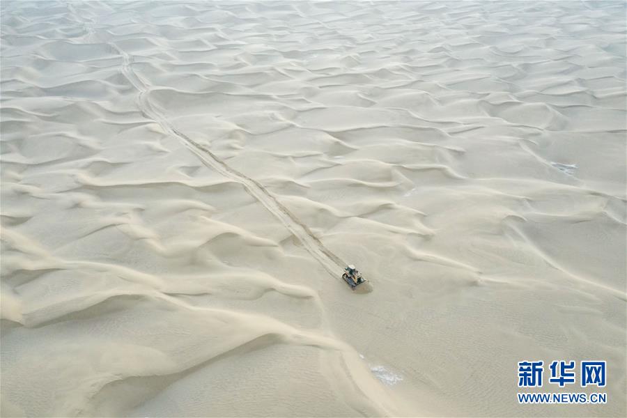 （新春走基層&middot;圖文互動）（2）特寫：與車為伴，獨行沙海