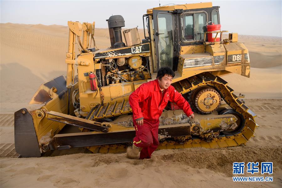 （新春走基層&middot;圖文互動）（5）特寫：與車為伴，獨行沙海