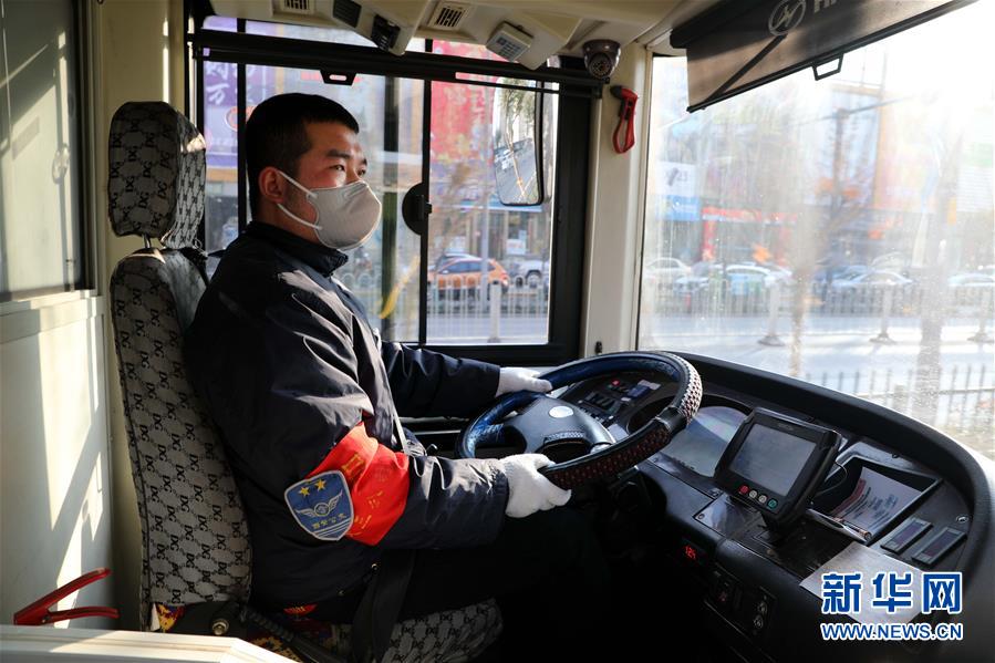 （聚焦疫情防控&middot;圖文互動）（1）疫情下的公交司機：只要有一名乘客，我們也要堅守！