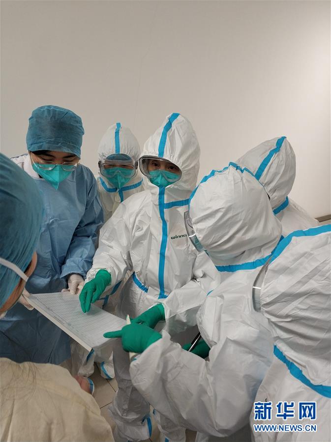 （新華全媒頭條&middot;圖文互動(dòng)）（4）戰(zhàn)紅區(qū)！&mdash;&mdash;發(fā)生在武漢抗疫隔離病房?jī)?nèi)的故事