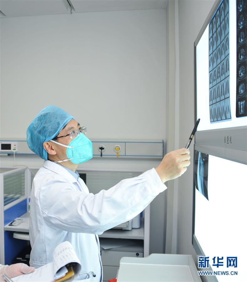 （新華全媒頭條&middot;圖文互動(dòng)）（6）戰(zhàn)紅區(qū)！&mdash;&mdash;發(fā)生在武漢抗疫隔離病房?jī)?nèi)的故事