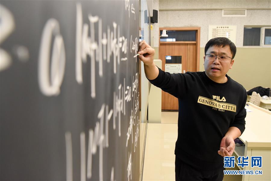 （聚焦疫情防控&middot;圖文互動(dòng)）（1）特寫：一個(gè)人的錄播