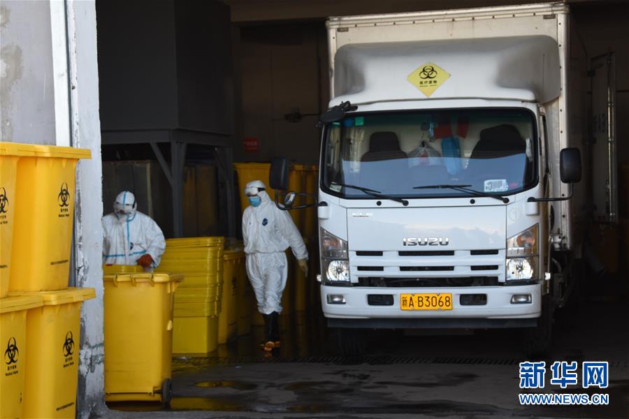 (聚焦疫情防控·圖文互動)(1)另類“白衣戰(zhàn)士”:堅守醫(yī)療廢物處置第一線