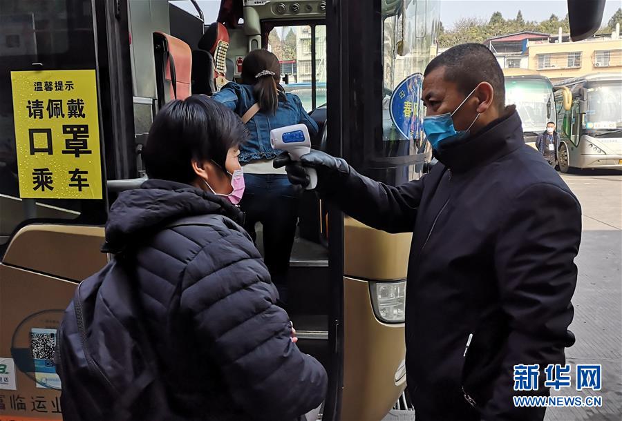 （做好六穩(wěn)工作 應(yīng)對(duì)復(fù)雜局面&middot;圖文互動(dòng)）（4）四川：&ldquo;點(diǎn)對(duì)點(diǎn)、一站式&rdquo;送農(nóng)民工安全返崗