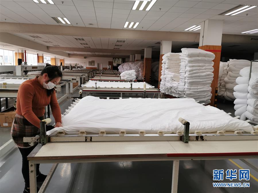 （來自經(jīng)濟(jì)前沿的故事&middot;企業(yè)復(fù)工復(fù)產(chǎn)&middot;圖文互動）（1）&ldquo;開門紅包&rdquo;變&ldquo;消毒迎門&rdquo;&mdash;&mdash;長沙高新區(qū)一家企業(yè)復(fù)工的&ldquo;拼勁&rdquo;