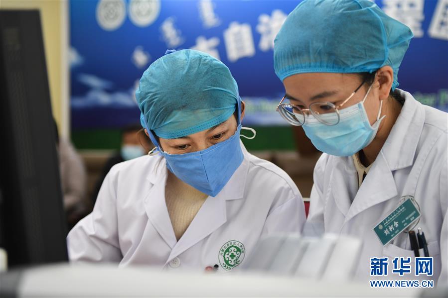 （聚焦疫情防控&middot;圖文互動(dòng)）（6）特寫(xiě)：遠(yuǎn)程醫(yī)療中心里的生命接力