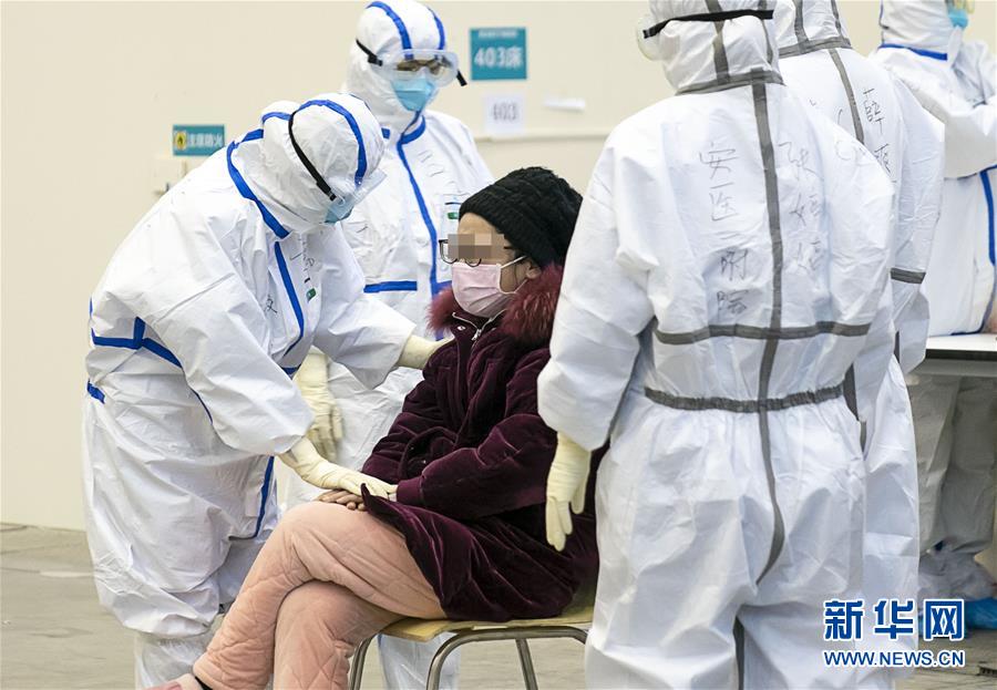 （新華全媒頭條&middot;圖文互動(dòng)）（3）火線上的中流砥柱&mdash;&mdash;獻(xiàn)給奮戰(zhàn)在抗疫一線的醫(yī)務(wù)工作者