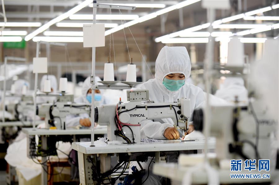 （聚焦疫情防控&middot;圖文互動(dòng)）（3）我們能多產(chǎn)一件，前方就少一份風(fēng)險(xiǎn)&mdash;&mdash;醫(yī)用防護(hù)服&ldquo;河北制造&rdquo;緊急&ldquo;起飛&rdquo;記