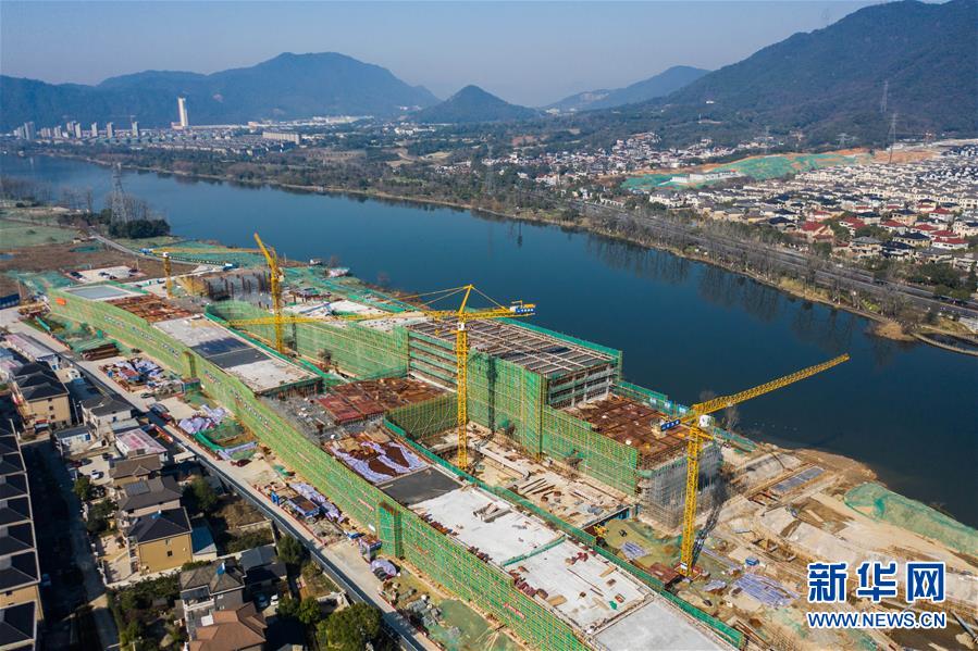 （新華全媒頭條&middot;圖文互動(dòng)）（16）磨難壓不垮 奮起正當(dāng)時(shí)&mdash;&mdash;習(xí)近平總書記在統(tǒng)籌推進(jìn)新冠肺炎疫情防控和經(jīng)濟(jì)社會(huì)發(fā)展工作部署會(huì)議上的重要講話振奮人心凝聚力量