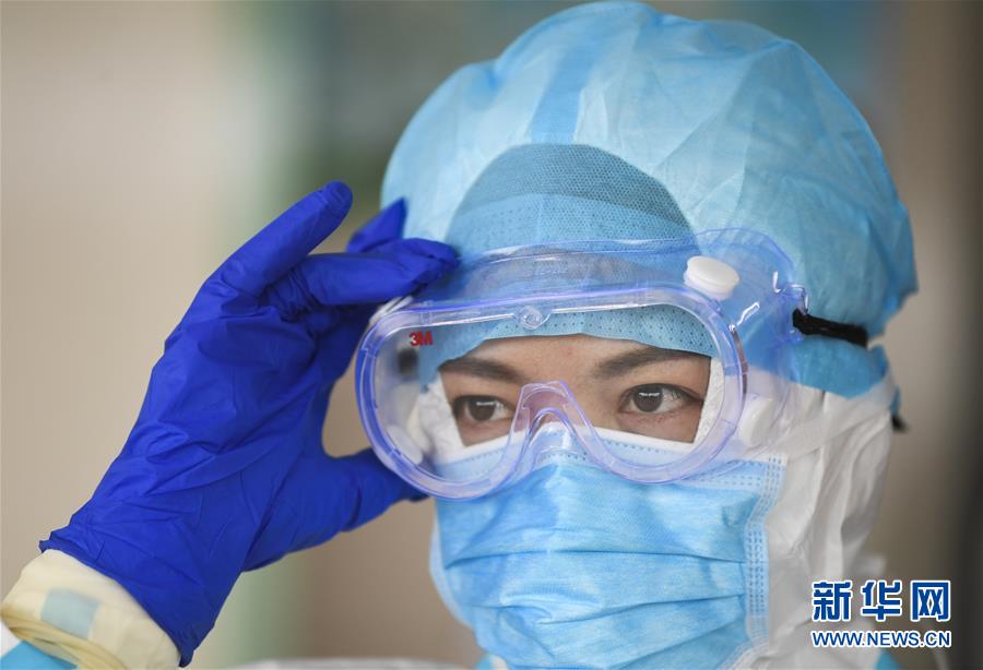 （一線抗疫群英譜&middot;圖文互動(dòng)）（4）&ldquo;我已躬身入局，勢(shì)要共渡難關(guān)!&rdquo;&mdash;&mdash;戰(zhàn)&ldquo;疫&rdquo;一線醫(yī)生黃霞