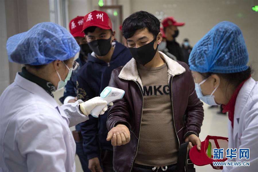 (在習近平新時代中國特色社會主義思想指引下——新時代新作為新篇章·習近平總書記關切事·圖文互動)(5)戰(zhàn)“疫”戰(zhàn)“貧”都要贏——脫貧攻堅一線打響兩場硬仗