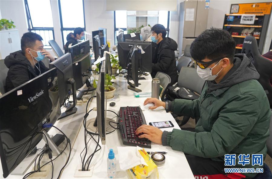 （抓好經(jīng)濟(jì)發(fā)展 應(yīng)對復(fù)雜局面&middot;圖文互動(dòng)）（3）激活&ldquo;神經(jīng)末梢&rdquo; 暢通&ldquo;毛細(xì)血管&rdquo;&mdash;&mdash;江西為中小微企業(yè)復(fù)工復(fù)產(chǎn)&ldquo;破障清路&rdquo; 