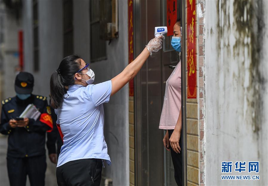 （在習(xí)近平新時代中國特色社會主義思想指引下&mdash;&mdash;新時代新作為新篇章&middot;習(xí)近平總書記關(guān)切事）（3）&ldquo;平凡英雄&rdquo;的力量&mdash;&mdash;致敬堅(jiān)守戰(zhàn)&ldquo;疫&rdquo;一線的社區(qū)工作者 