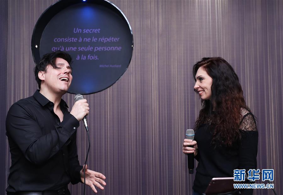 （國際&middot;圖文互動(dòng)）（2）通訊：手牽手，我們共同驅(qū)散陰霾&mdash;&mdash;法國音樂人創(chuàng)作抗疫歌曲背后的故事