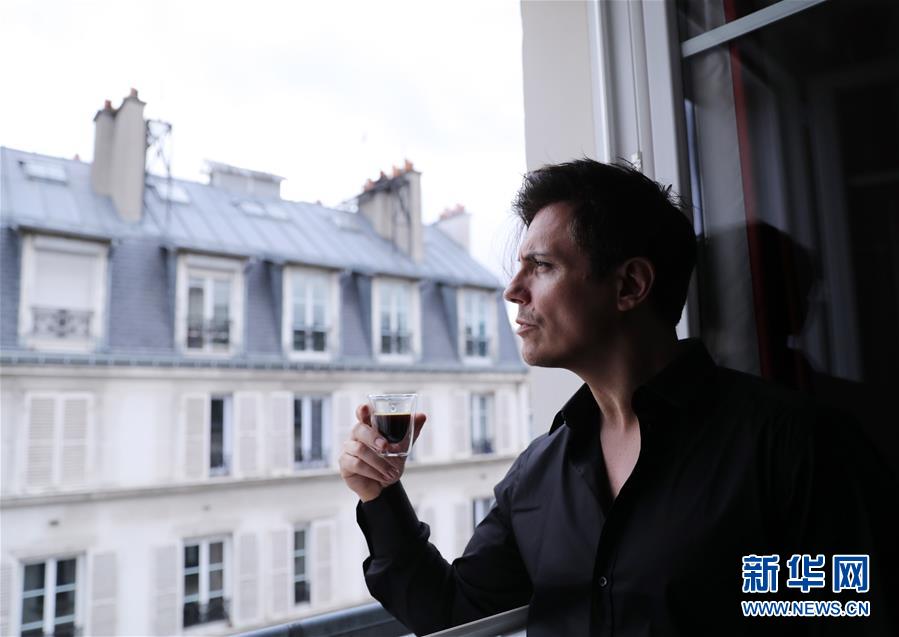 （國際&middot;圖文互動(dòng)）（5）通訊：手牽手，我們共同驅(qū)散陰霾&mdash;&mdash;法國音樂人創(chuàng)作抗疫歌曲背后的故事