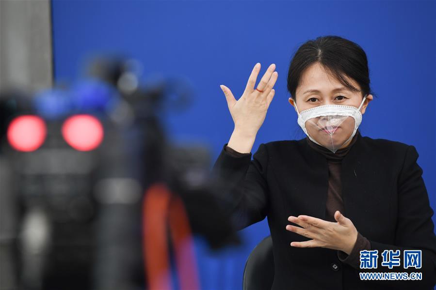 （圖文互動）（2）一個&ldquo;透明口罩&rdquo;的故事&mdash;&mdash;手語播報員冷新雪的&ldquo;無聲關(guān)愛&rdquo;