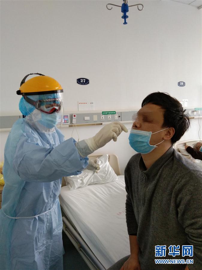 （在習(xí)近平新時(shí)代中國(guó)特色社會(huì)主義思想指引下&mdash;&mdash;新時(shí)代新作為新篇章&middot;習(xí)近平總書記關(guān)切事&middot;圖文互動(dòng)）（1）口罩擋不住你的美&mdash;&mdash;戰(zhàn)&ldquo;疫&rdquo;一線巾幗掠影